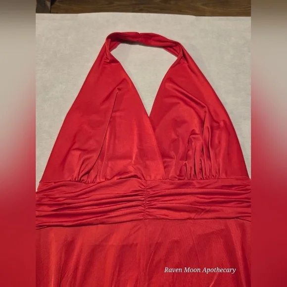 NWT Elegant Red  Gown Over the Neck - Picture 4 of 14